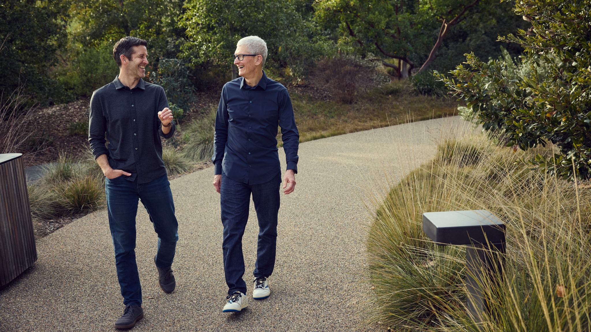 Siapa CEO Baru Apple John Ternus?
